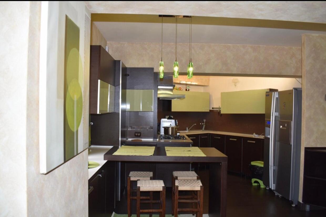 Central Apartment 4 Rooms Brasov Exterior photo