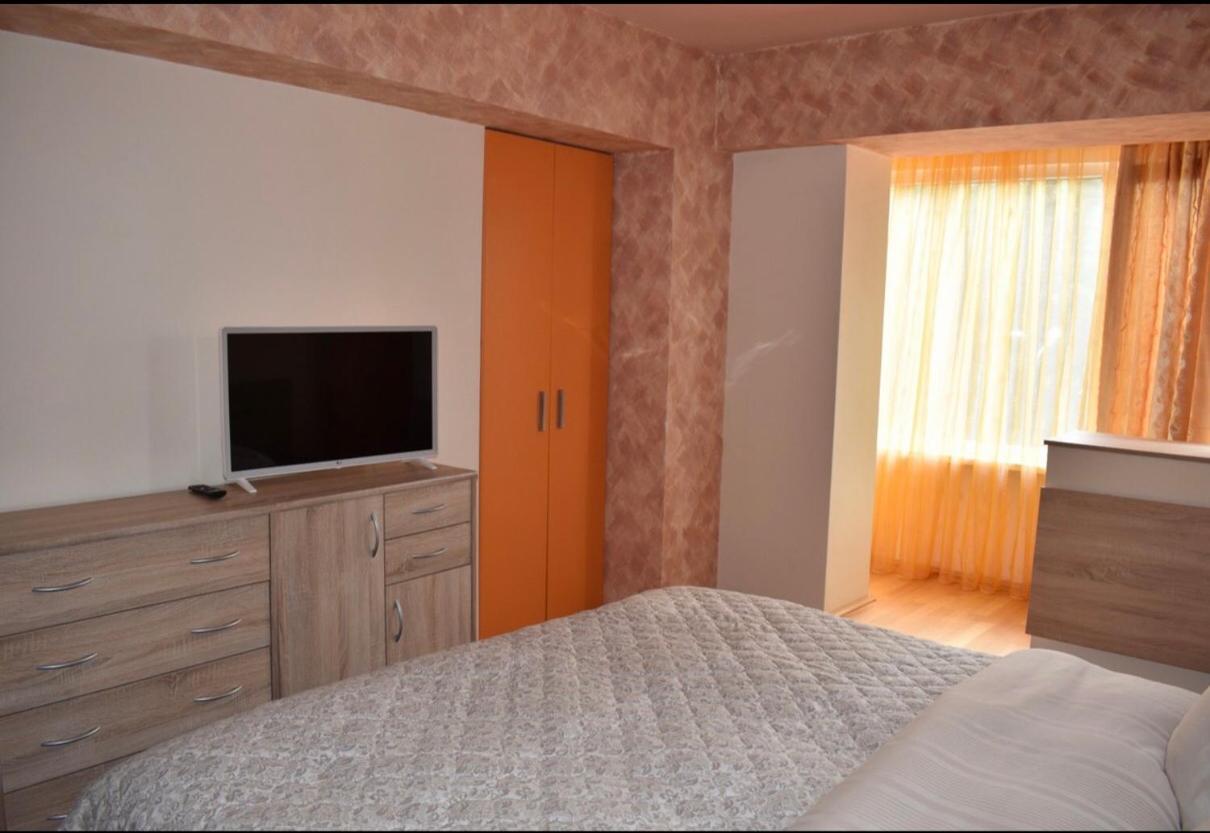 Central Apartment 4 Rooms Brasov Exterior photo