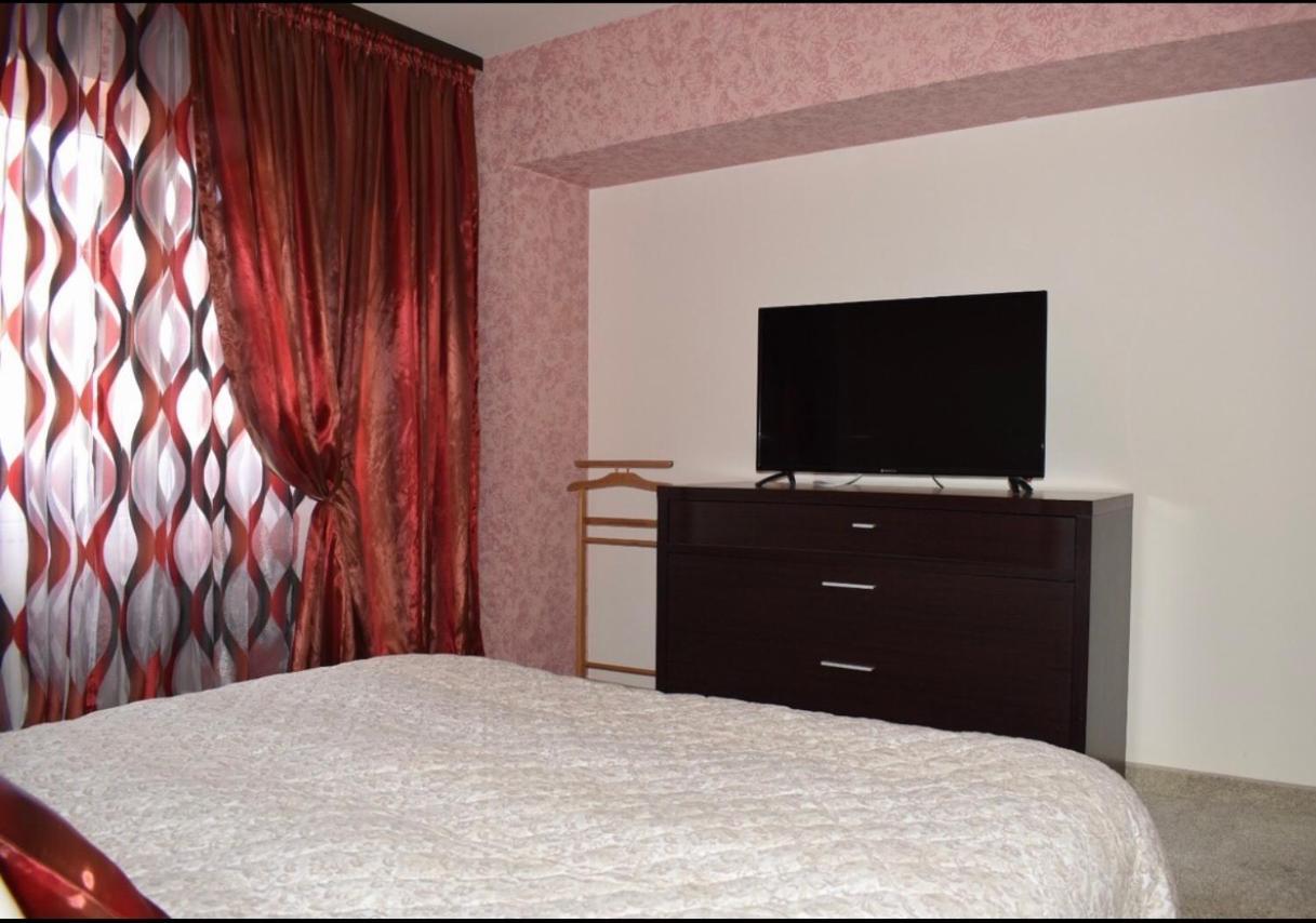 Central Apartment 4 Rooms Brasov Exterior photo